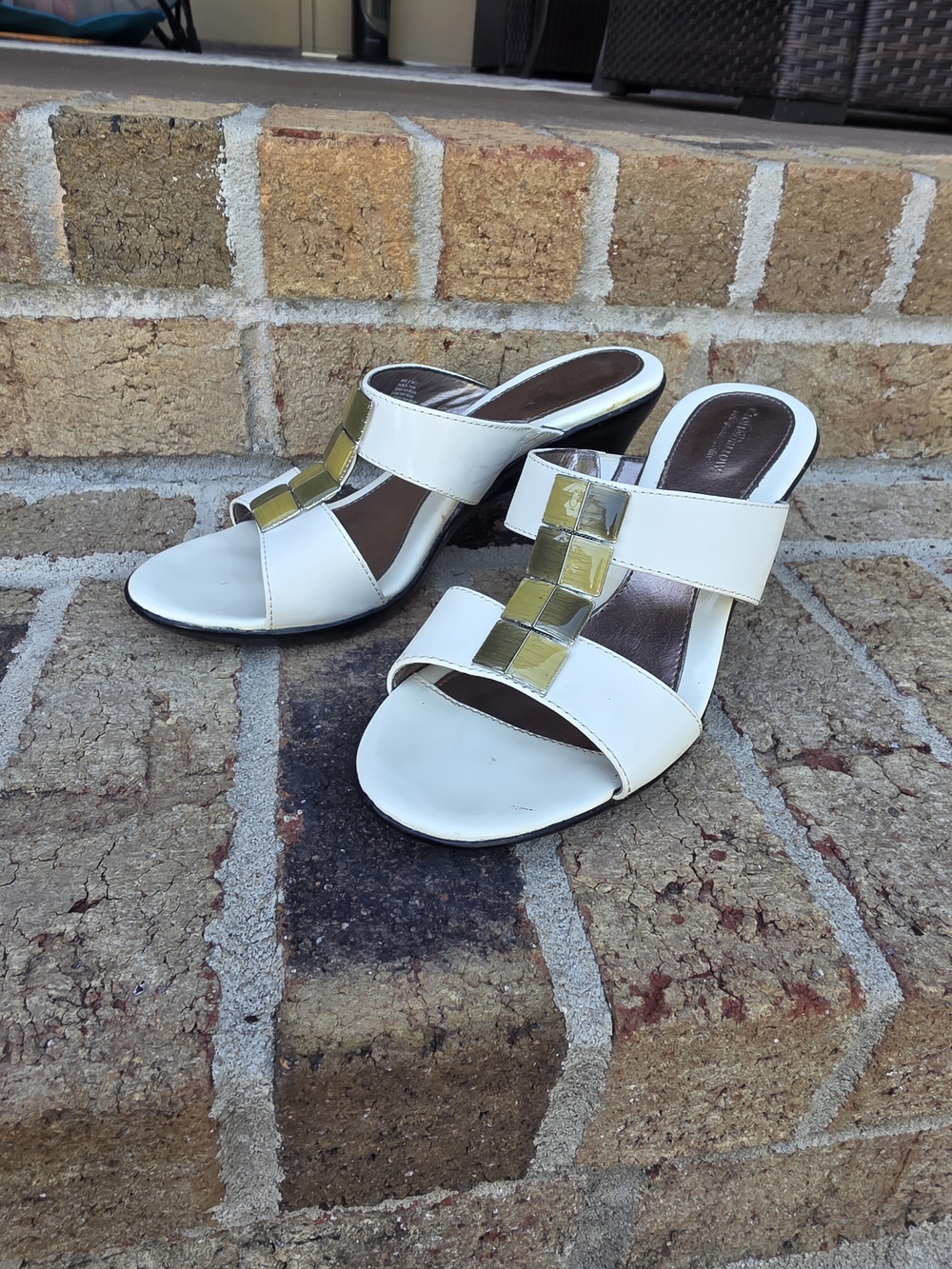 croft & barrow White Slide Heels with Gold Accents